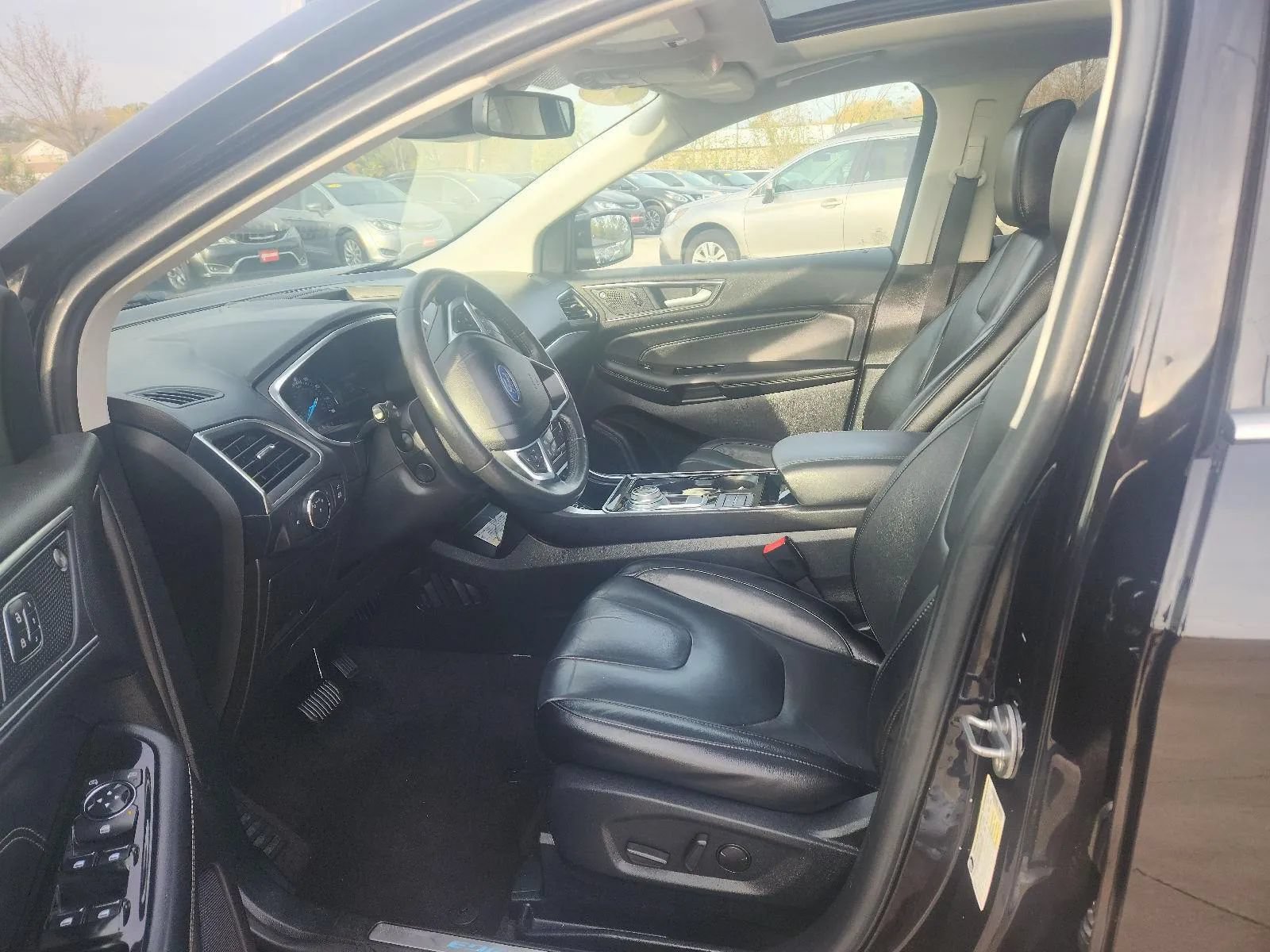 Used 2020 Ford Edge Titanium FWD image 13