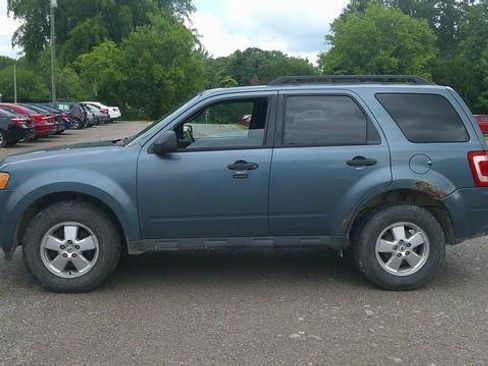Used 2011 Ford Escape XLT w/ 202A Rapid Spec Order Code FWD image 1