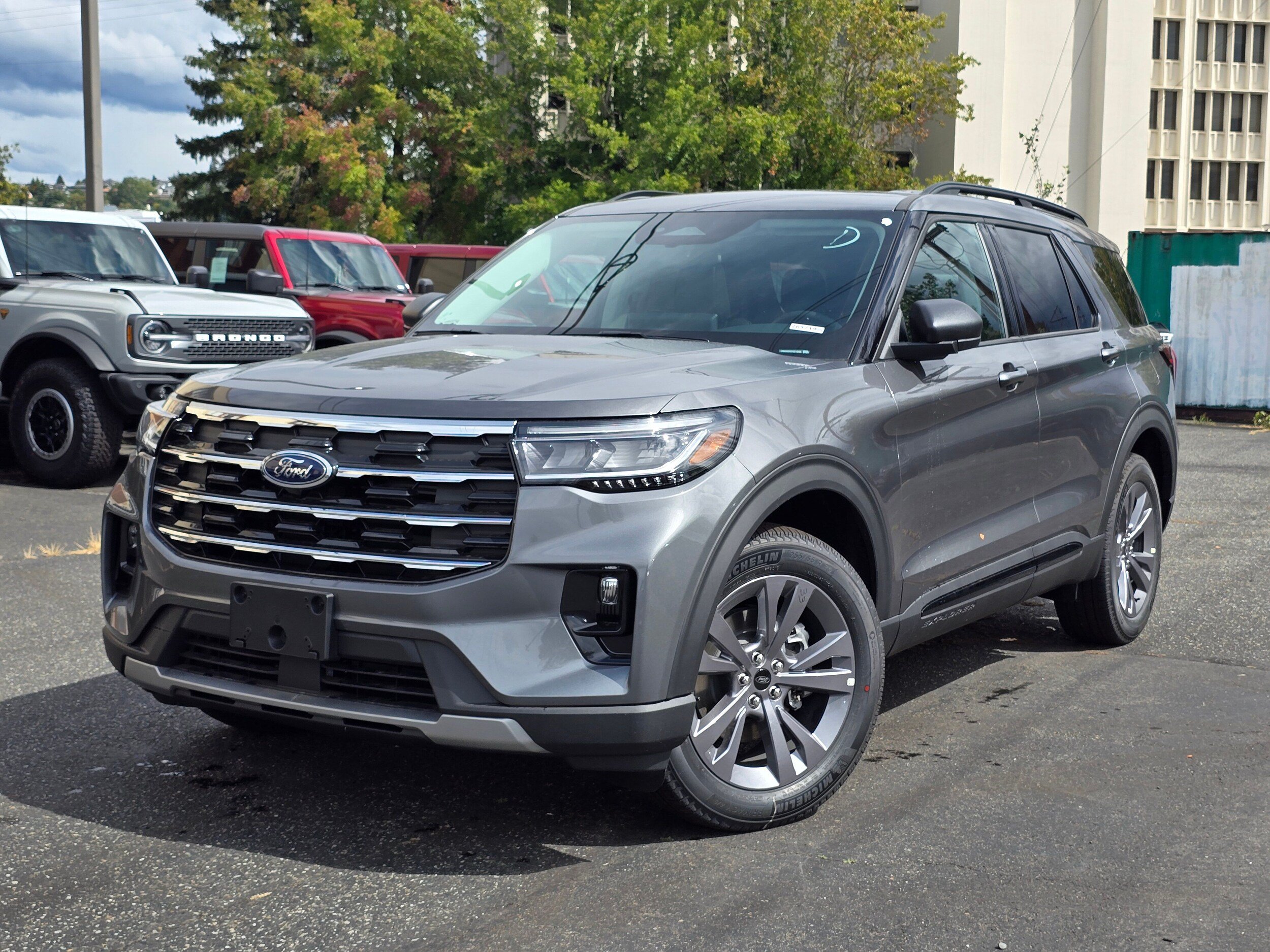 New 2026 Ford Explorer Active w/ Active Comfort Package AWD/4WD image 1