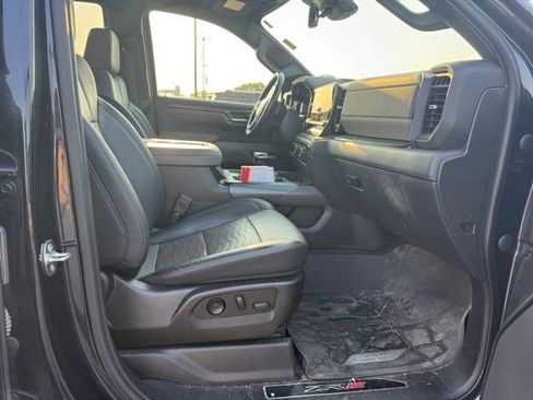 Used 2022 Chevrolet Silverado 1500 ZR2 w/ Technology Package AWD/4WD image 12