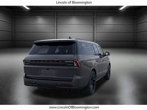 New 2026 Lincoln Navigator L Reserve AWD/4WD image 9