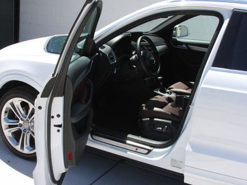 Used 2018 Audi Q3 2.0T Premium Plus w/ Premium Plus Package FWD image 25