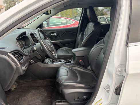 Used 2019 Jeep Cherokee Limited image 10