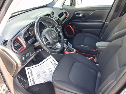Used 2020 Jeep Renegade Trailhawk w/ Cold Weather Group AWD/4WD image 4
