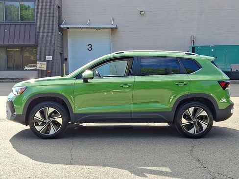 Used 2025 Volkswagen Taos SE w/ Panoramic Sunroof Package AWD/4WD image 6