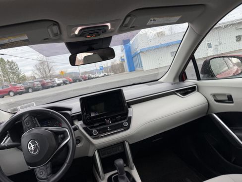 Used 2023 Toyota Corolla Cross LE w/ Moonroof Package image 17