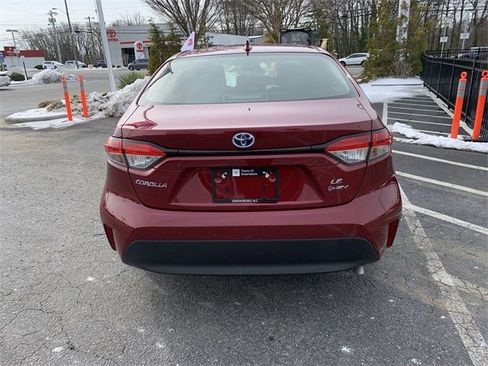 Used 2025 Toyota Corolla LE image 7