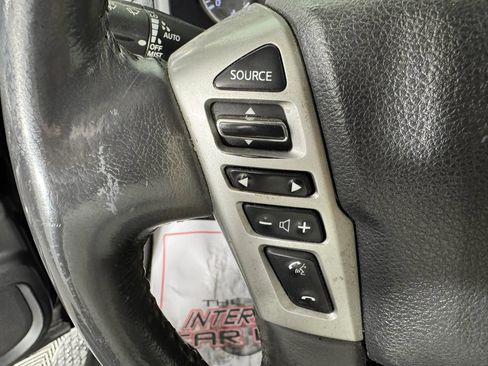 Used 2017 Nissan Titan SV AWD/4WD image 14