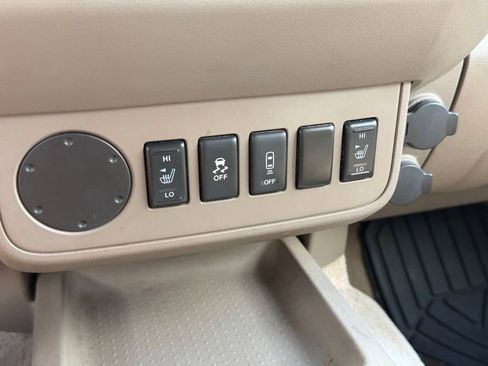 Used 2014 Nissan Frontier SV w/ SV Value Truck Package RWD image 20