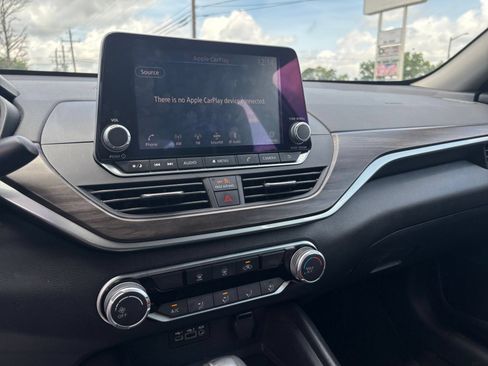 Used 2025 Nissan Altima 2.5 SV FWD image 20