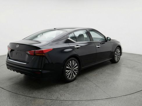 Used 2025 Nissan Altima 2.5 SV image 9