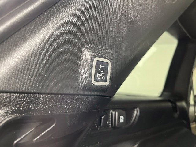 Used 2023 Jeep Grand Cherokee Limited AWD/4WD image 43