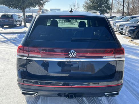 Used 2025 Volkswagen Atlas SE w/ Black Wheel Package image 9