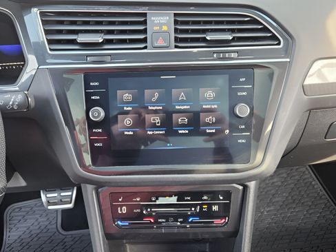 Certified 2022 Volkswagen Tiguan SE R-Line FWD image 19