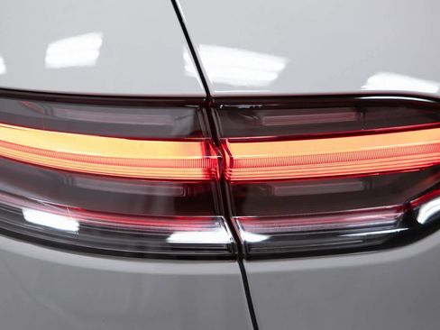 Certified 2025 Porsche Macan image 35