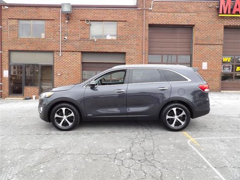Used 2016 Kia Sorento EX image 4