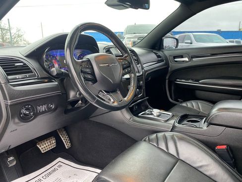 Used 2023 Chrysler 300 C image 10