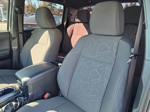 Used 2017 Toyota Tacoma TRD Sport w/ Tow Package (A/T) image 17