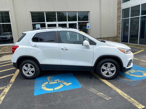 Used 2018 Chevrolet Trax LT w/ LT Convenience Package AWD/4WD image 15