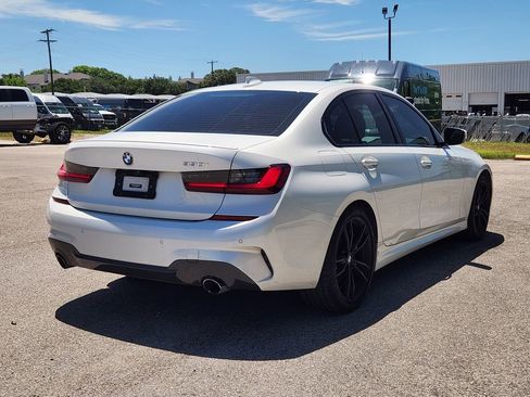 Used 2022 BMW 330i Sedan w/ M Sport Package RWD image 4