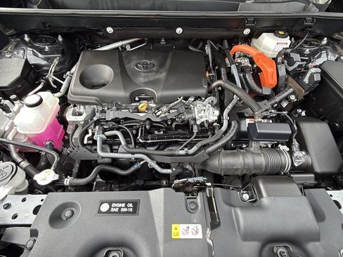 Used 2024 Toyota RAV4 LE AWD/4WD image 17