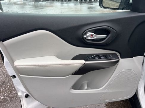 Used 2020 Jeep Cherokee Latitude Lux w/ Comfort/Convenience Group image 21