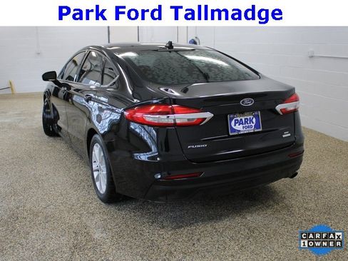 Used 2019 Ford Fusion SE image 3