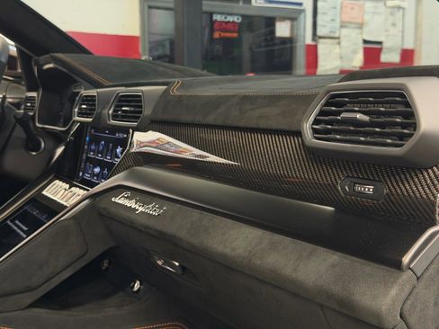 Used 2023 Lamborghini Urus Performante AWD/4WD image 41