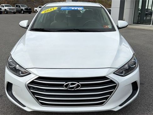 Used 2017 Hyundai Elantra SE image 9