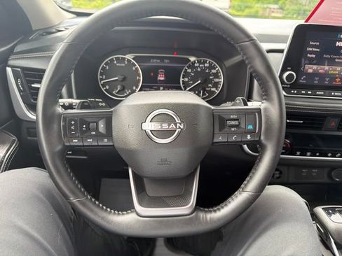 Used 2025 Nissan Rogue SV AWD/4WD image 28