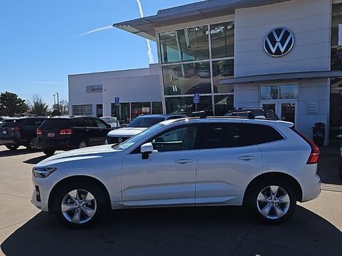 Used 2022 Volvo XC60 B5 Momentum image 8