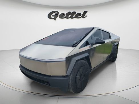 Used 2023 Tesla Model Y Long Range AWD/4WD image 1