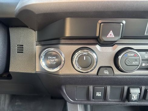 Used 2021 Toyota Tacoma TRD Off-Road image 29