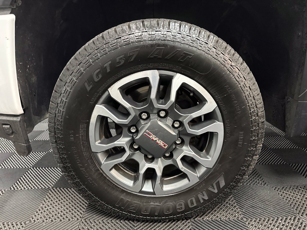 Used 2023 GMC Sierra 2500 AT4 w/ Driver Alert Package I AWD/4WD image 36