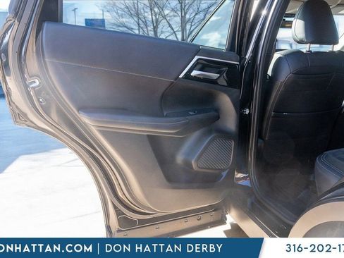 Used 2024 Mitsubishi Outlander SE Black Edition image 17