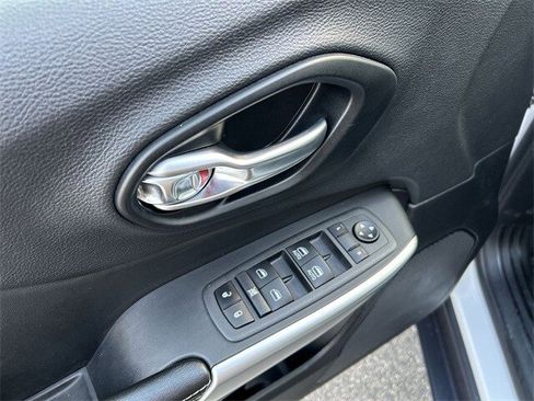 Certified 2022 Jeep Cherokee Latitude image 16