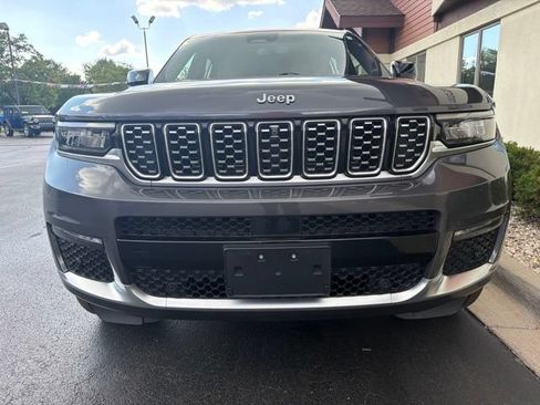Used 2023 Jeep Grand Cherokee L Summit w/ Luxury Tech Group V AWD/4WD image 13