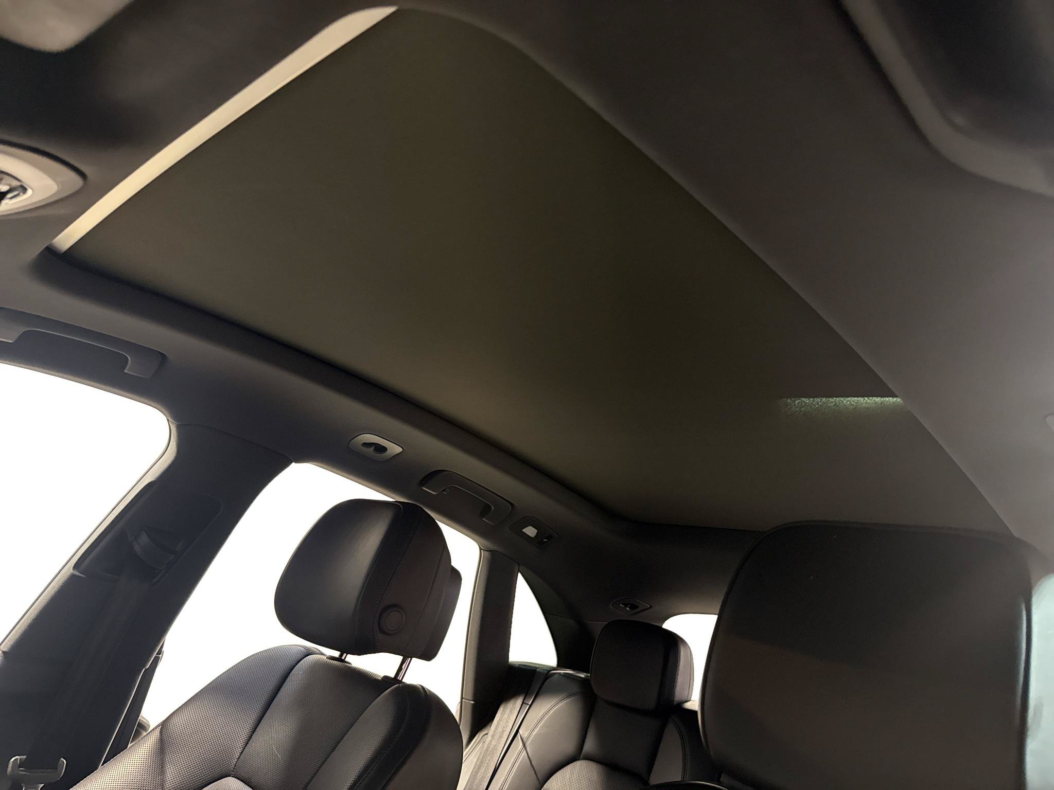 Used 2018 Porsche Macan AWD/4WD image 17
