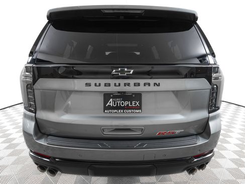 Used 2025 Chevrolet Suburban RST w/ Comfort Package RWD image 5