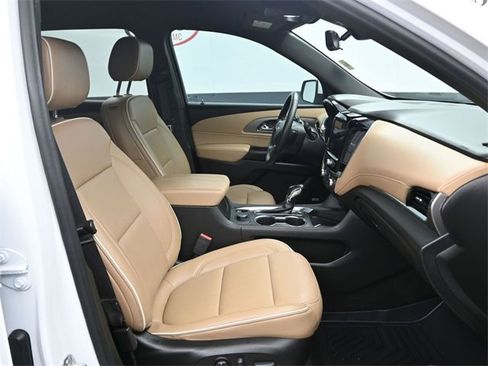 Used 2022 Chevrolet Traverse Premier image 9