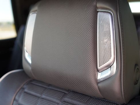 Used 2023 Cadillac Escalade Premium Luxury Platinum image 11