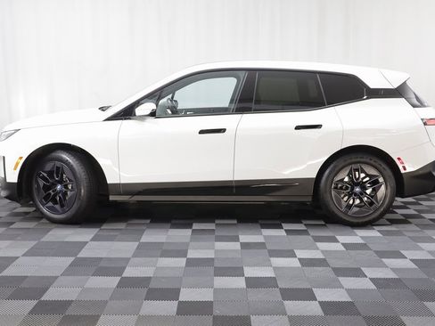 Used 2025 BMW iX xDrive50 image 4