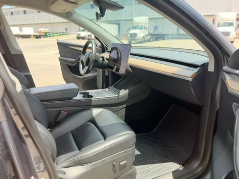 Used 2023 Tesla Model Y Long Range AWD/4WD image 23