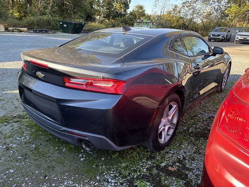 Used 2018 Chevrolet Camaro LT RWD image 4