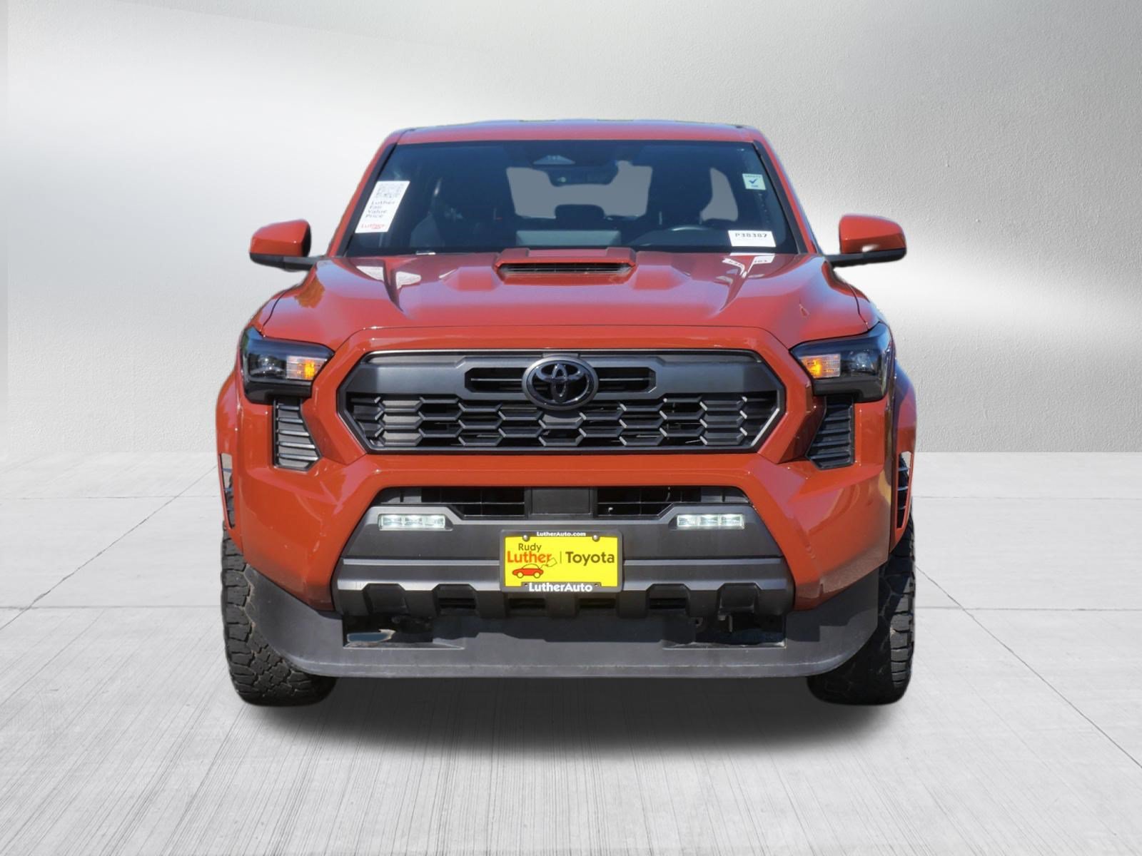 Used 2025 Toyota Tacoma TRD Sport AWD/4WD image 2