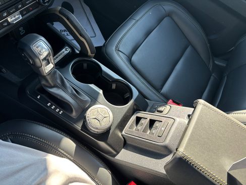 New 2025 Ford Bronco Badlands image 11