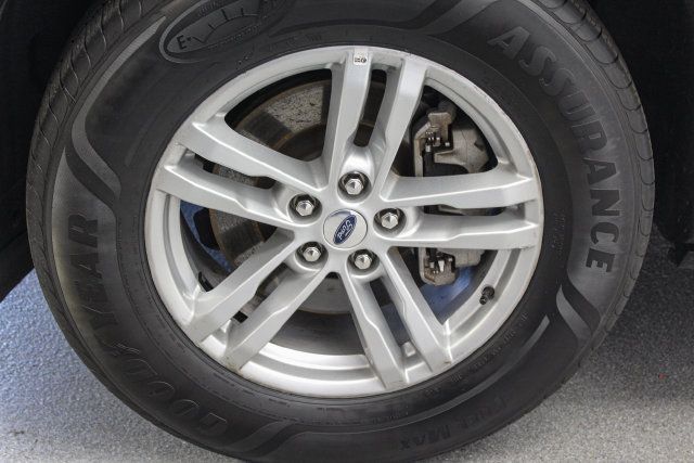Used 2023 Ford Explorer XLT w/ Equipment Group 202A AWD/4WD image 12