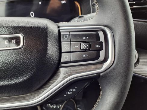 Used 2024 Jeep Wagoneer Series II w/ Flexible Seating Group AWD/4WD image 13