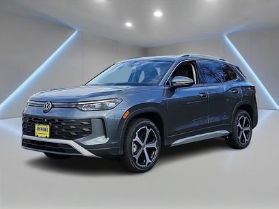 New 2025 Volkswagen Tiguan SE