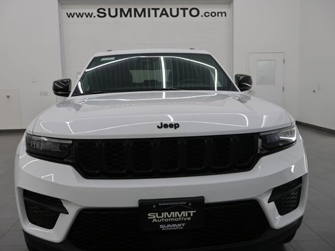 Used 2023 Jeep Grand Cherokee Altitude AWD/4WD image 20